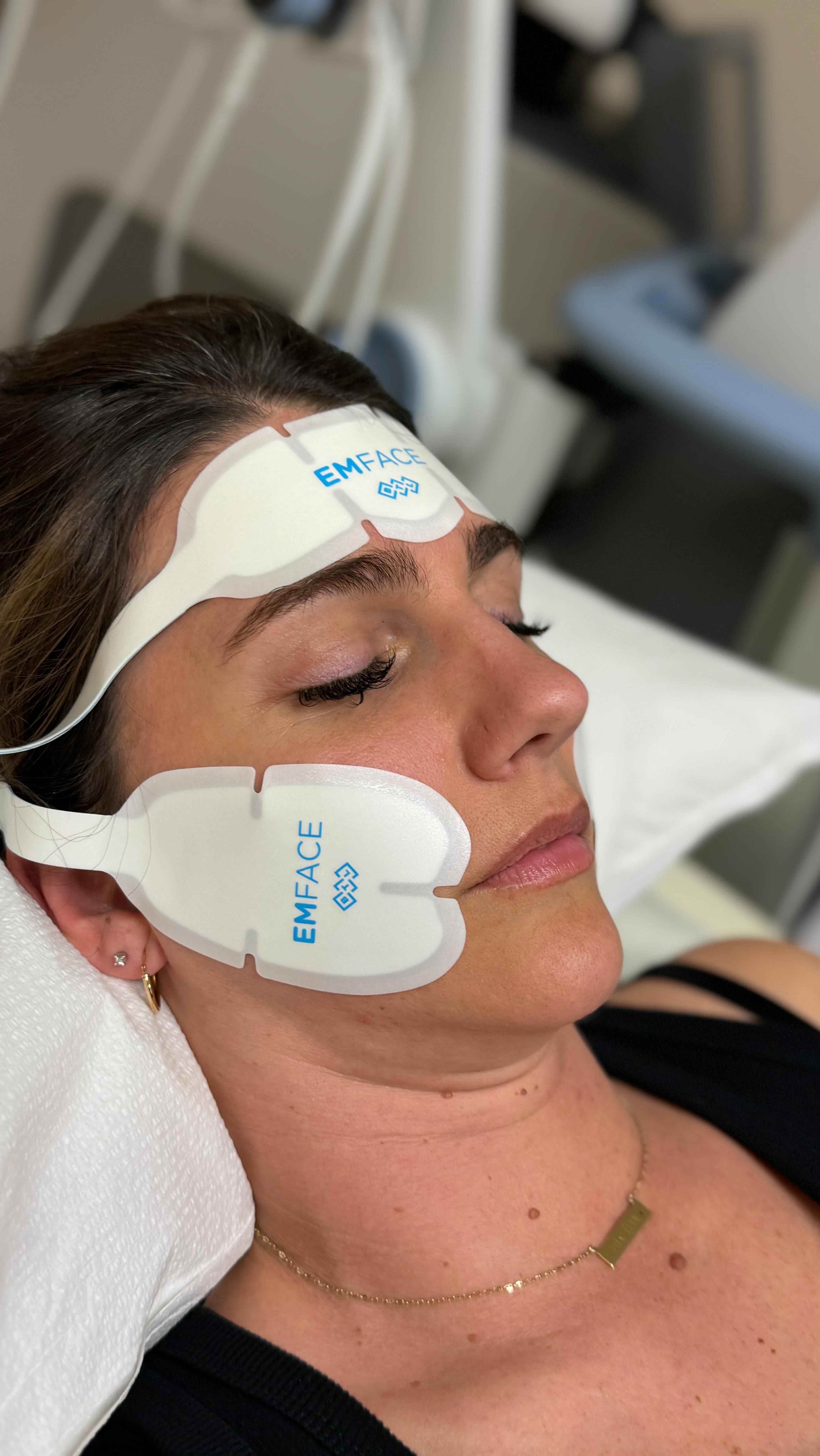 Christmas came early this year to UDERMA MEDSPA & LASER with the arrival of EMFACE⭐️, our 3rd BTL de