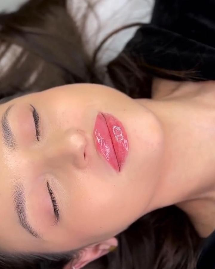 If you ever needed a sign for a little lip love… a slight boost in your pout.. or a touch of hydrati