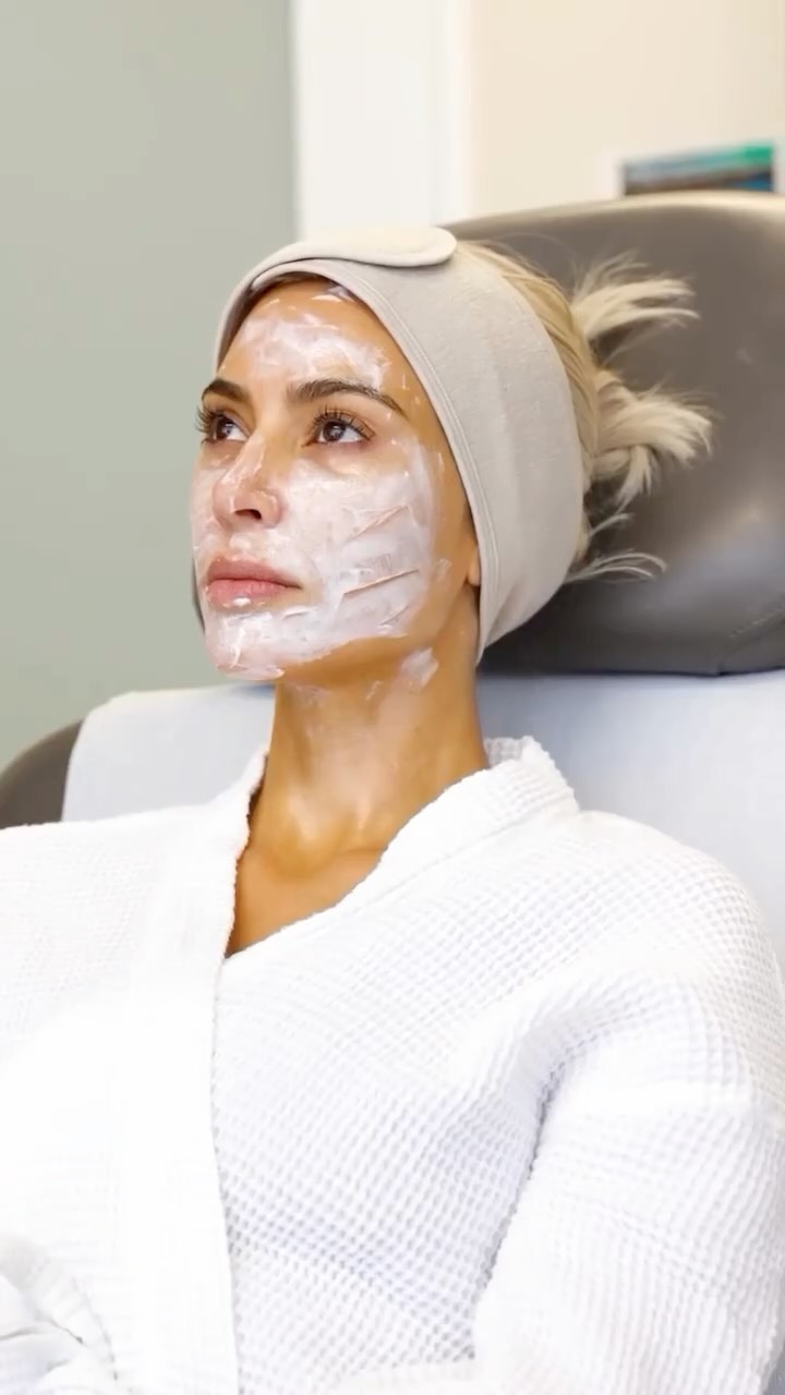 The Forever Young BBL is a revolutionary treatment that targets skin imperfections at a molecular le