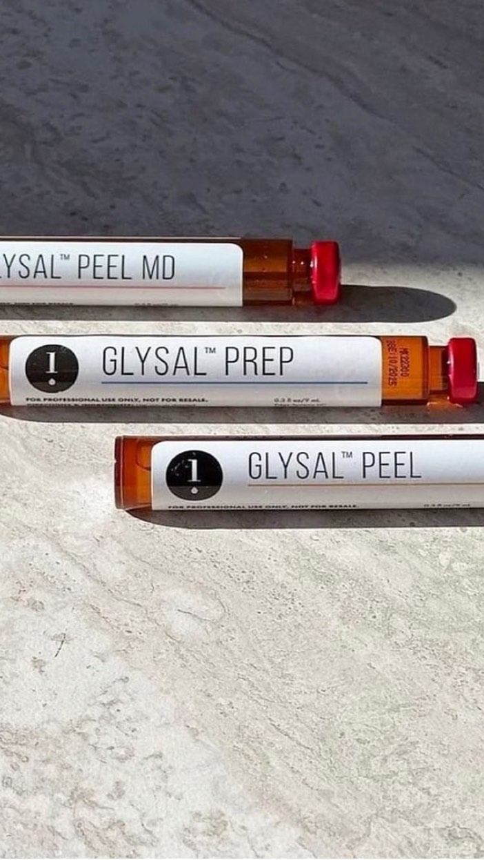 Deeply cleans, nourishes & hydrates your SKIN to awaken a natural GLOW